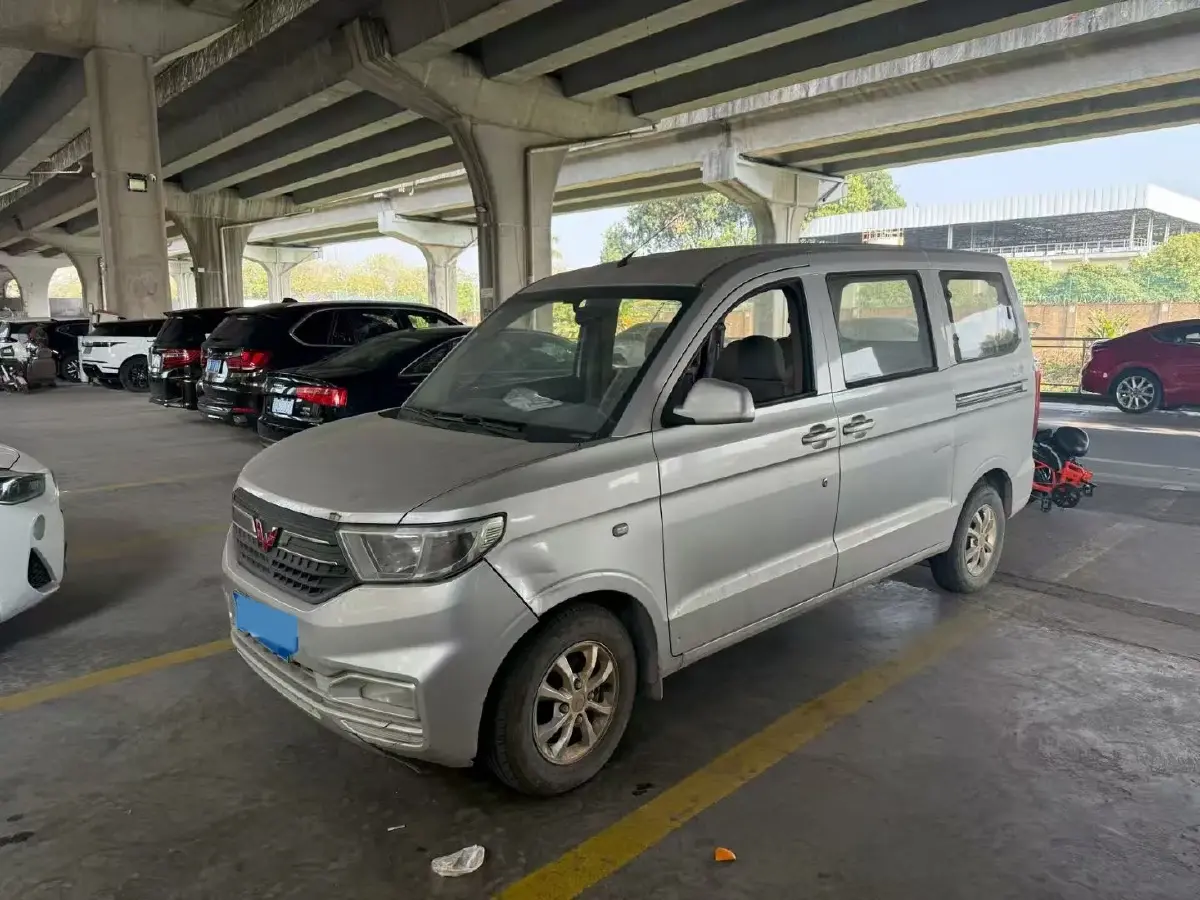 2019 WuLing HongGuang V 1.5L 99HP L4 6MT