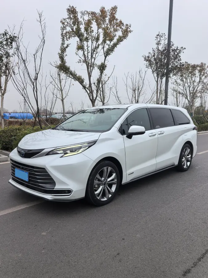 2023 Toyota Sienna 2.5L 189HP L4 E-CVT Hybrid