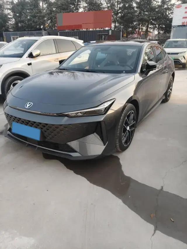 2024 ChangAn UNI-V iDD 1.5L 110HP L4 E-CVT PHEV 18.99KWH