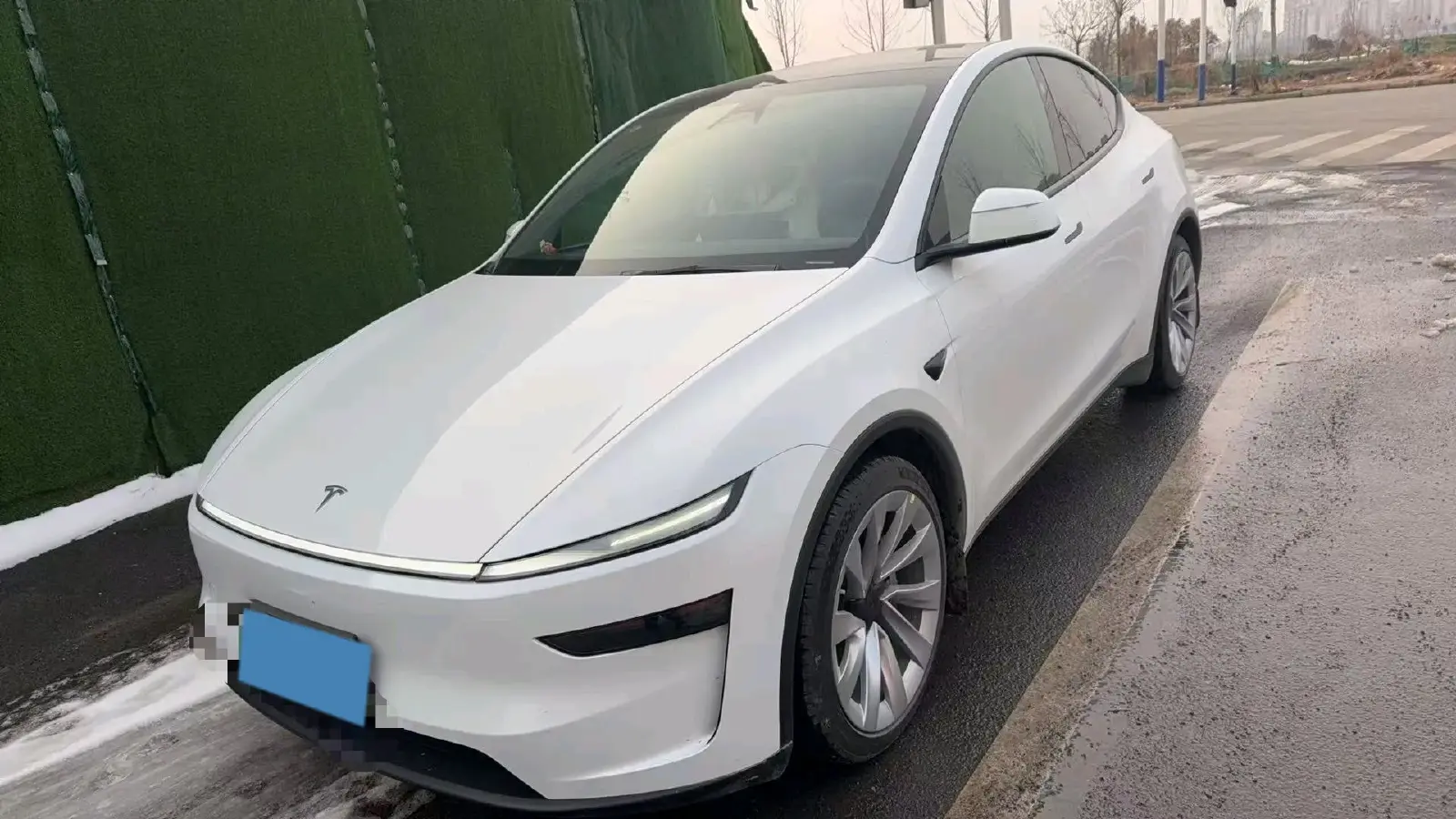 2025 Tesla Model Y BEV 62.5KWH