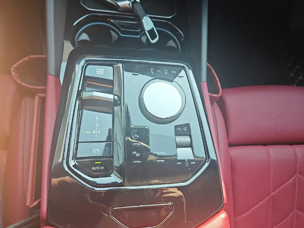 2024 BMW 5 Series 2.0T 190HP L4 8AT,autocango,china used car exporter,china ev exporter,chinese used car exporter,chinese used ev exporter