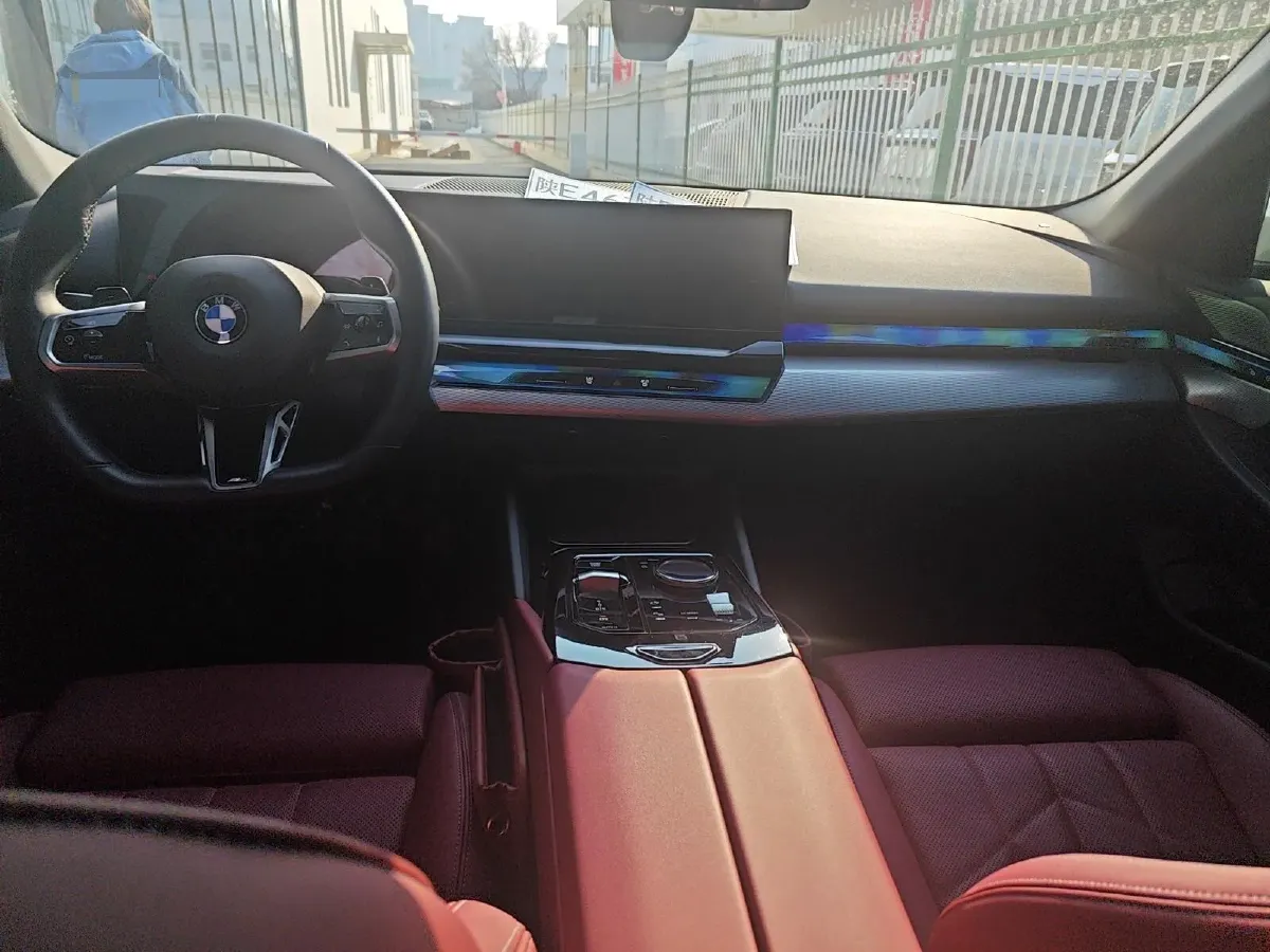 2024 BMW 5 Series 2.0T 190HP L4 8AT,autocango,china used car exporter,china ev exporter,chinese used car exporter,chinese used ev exporter