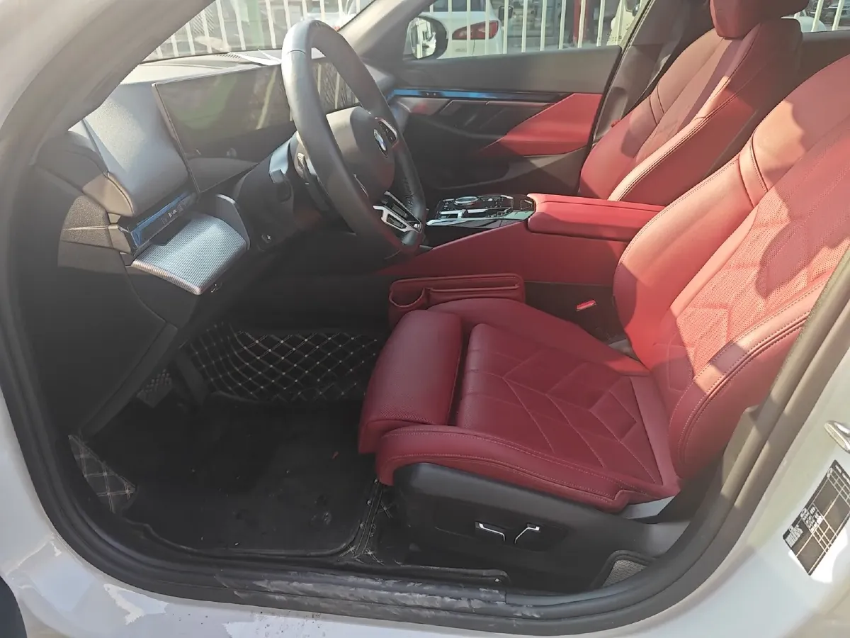 2024 BMW 5 Series 2.0T 190HP L4 8AT,autocango,china used car exporter,china ev exporter,chinese used car exporter,chinese used ev exporter