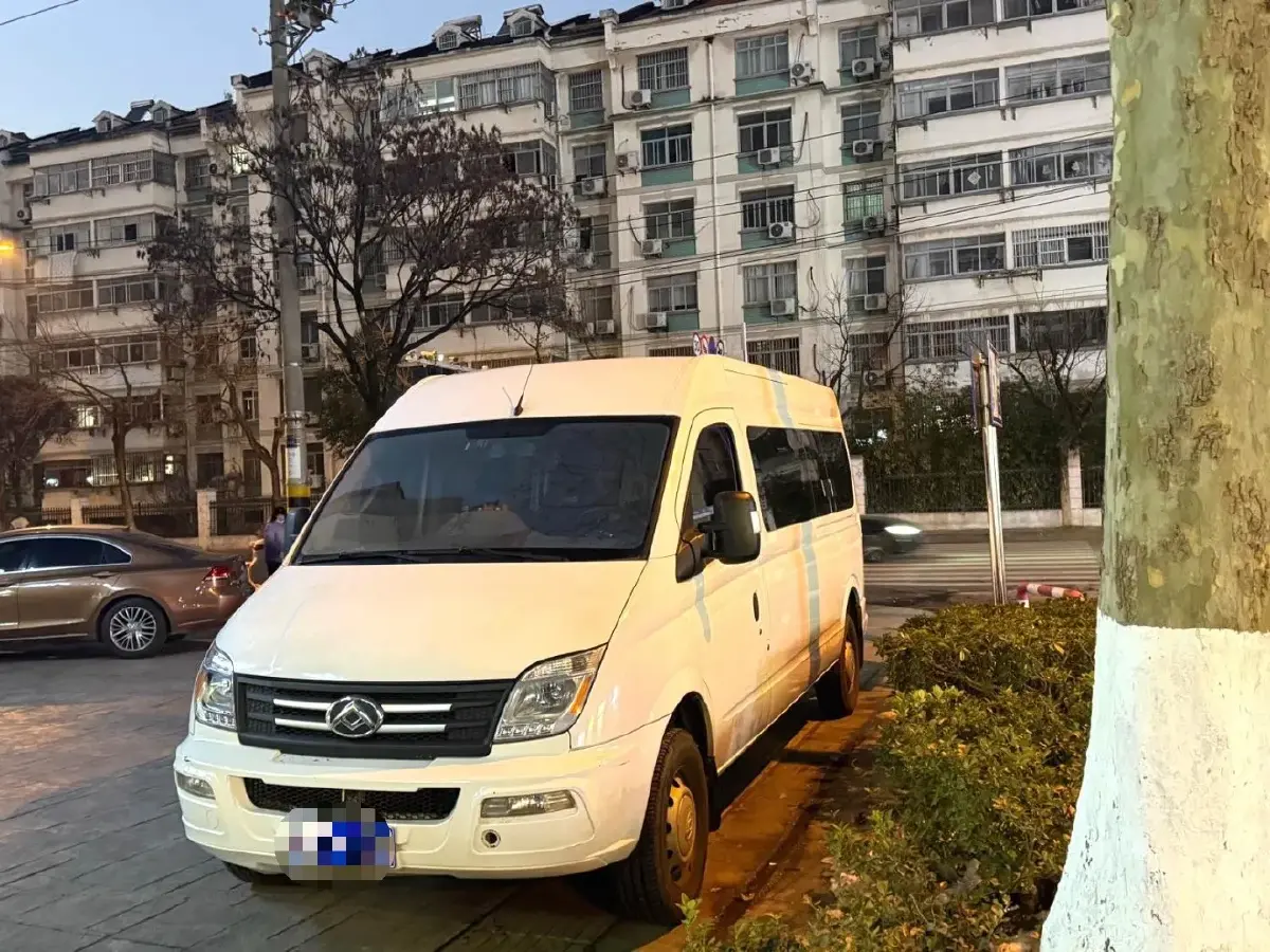 2021 MAXUS XinTu V80 2.0T 127HP L4 6MT