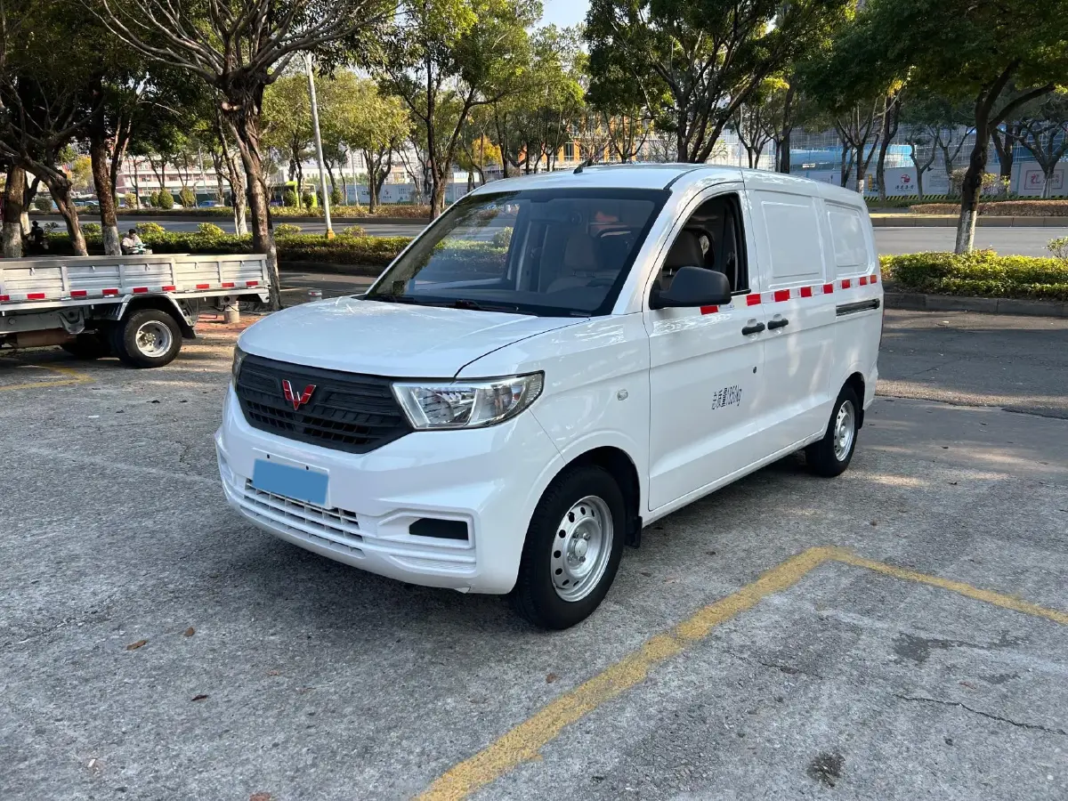 2019 WuLing HongGuang V 1.5L 99HP L4 6MT
