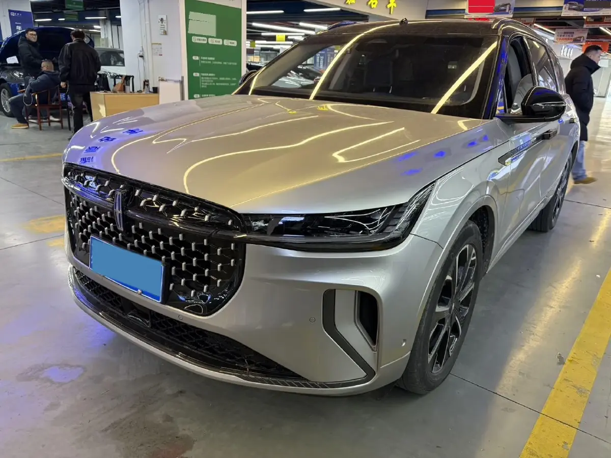 2023 Lincoln Nautilus 2.0T 282HP L4 E-CVT Hybrid