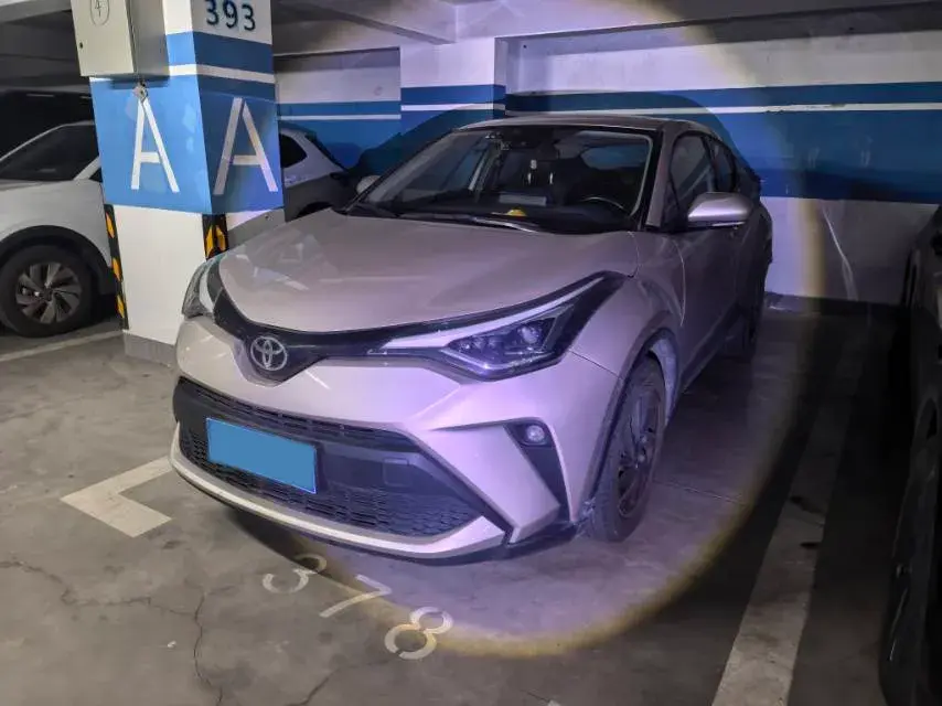 2023 Toyota C-HR 2.0L 171HP L4 CVT