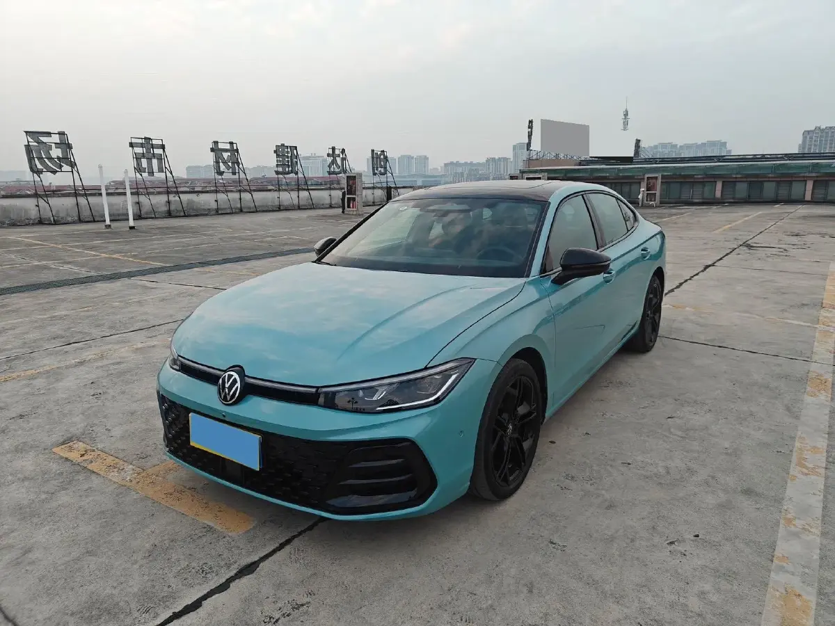 2025 Volkswagen Passat 2.0T 220HP L4 7DCT