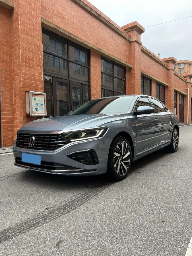 2021 Volkswagen Passat 2.0T 186HP L4 7DCT