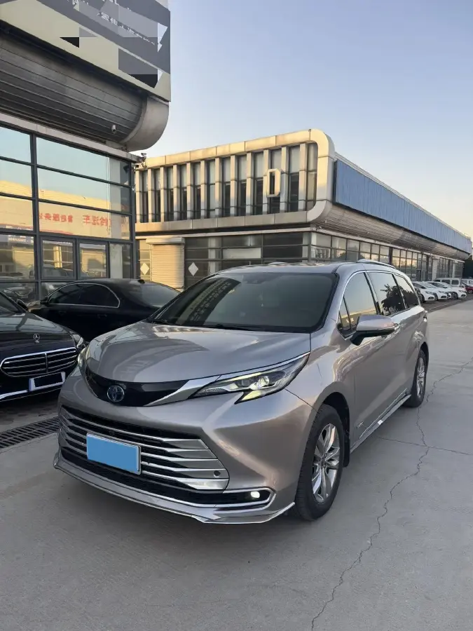 2021 Toyota Sienna 2.5L 192HP L4 E-CVT Hybrid