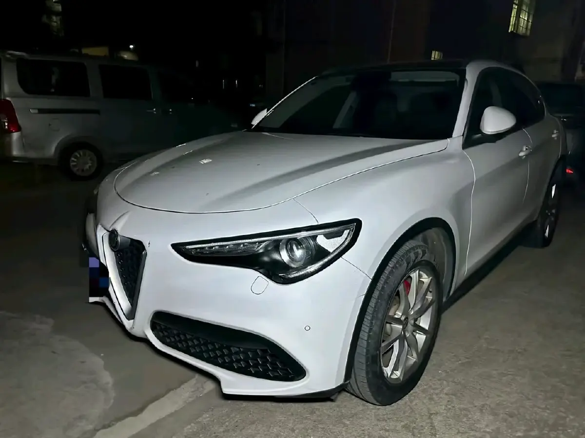 2017 Jaguar XE 2.0T 240HP L4 8AT