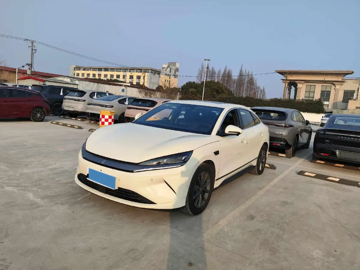 2025 BYD QinL BEV