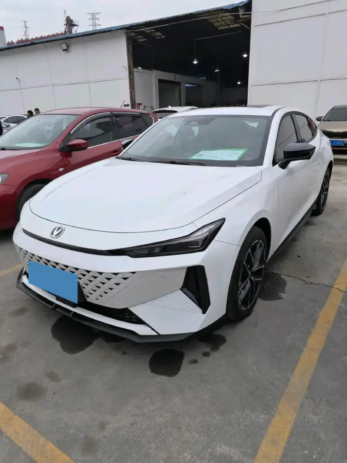 2024 ChangAn UNI-V iDD 1.5L 110HP L4 E-CVT PHEV 18.99KWH