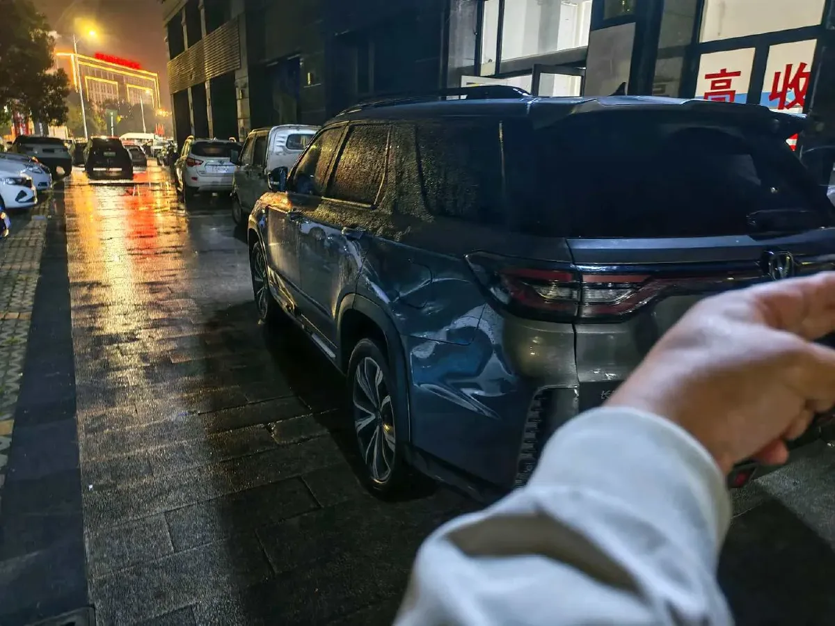 2023 ChangAn CS95 2.0T 233HP L4 8AT,autocango,china used car exporter,china ev exporter,chinese used car exporter,chinese used ev exporter