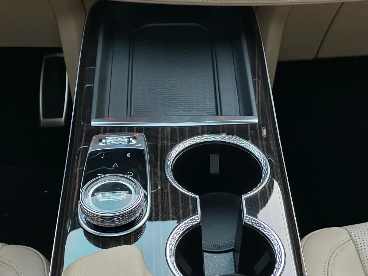 2025 Cadillac XT5 2.0T 237HP L4 9AT,autocango,china used car exporter,china ev exporter,chinese used car exporter,chinese used ev exporter