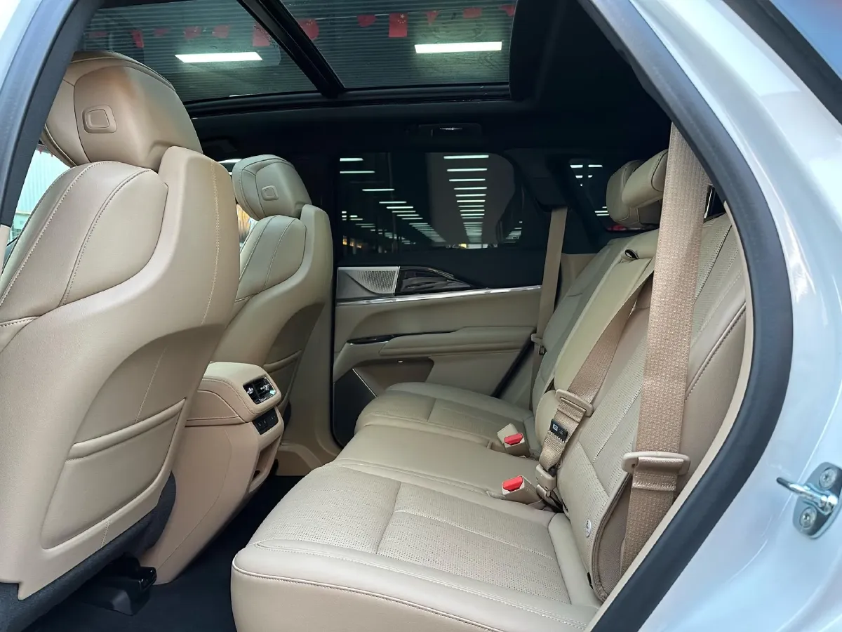 2025 Cadillac XT5 2.0T 237HP L4 9AT,autocango,china used car exporter,china ev exporter,chinese used car exporter,chinese used ev exporter