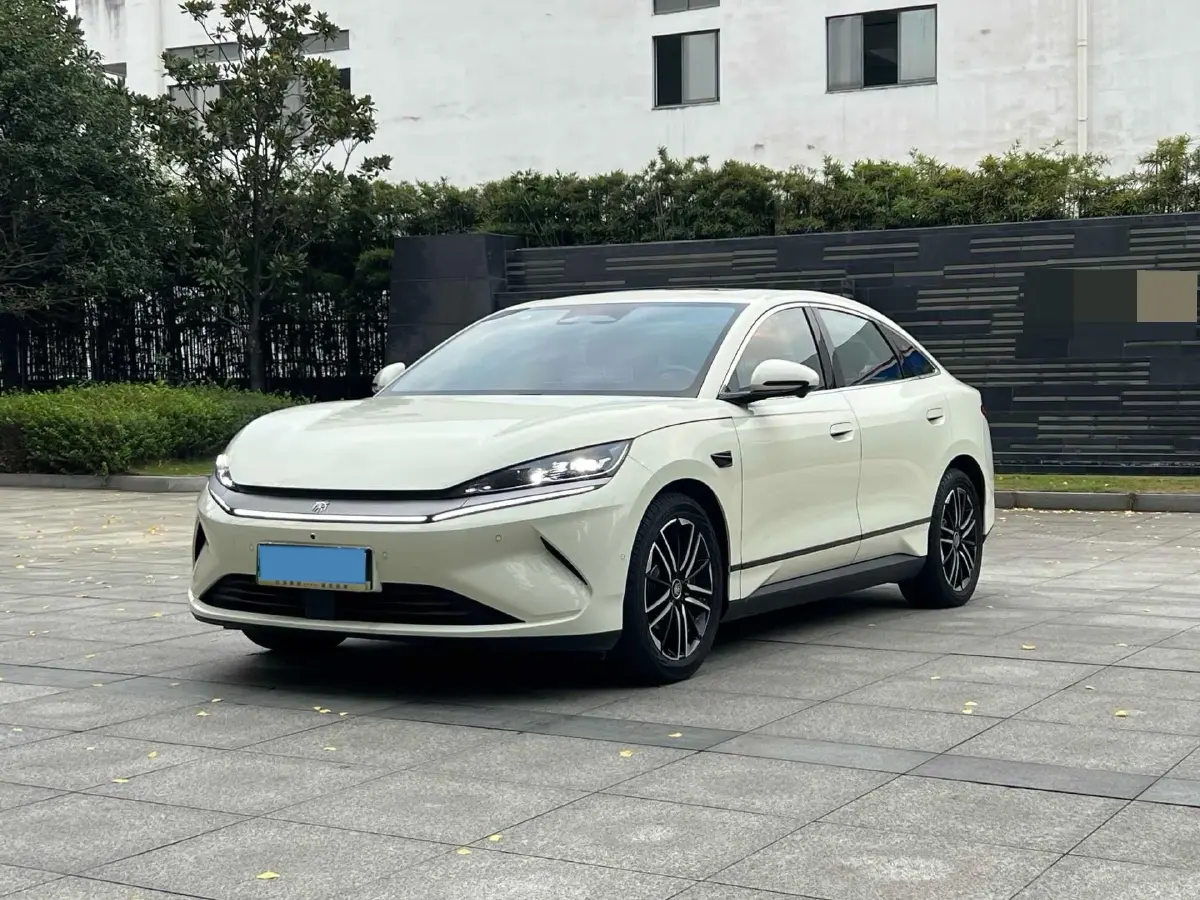 2025 BYD QinL BEV