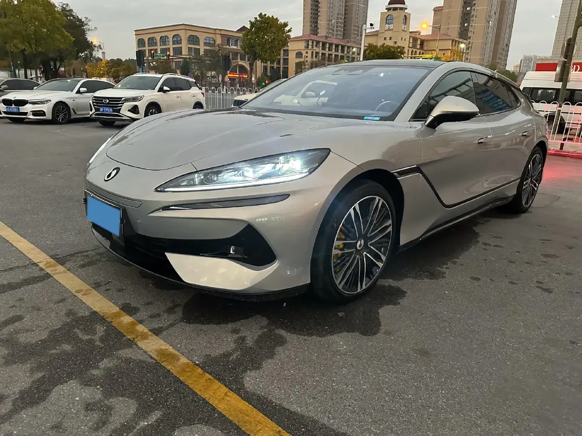 2024 Denza DenzaZ9GT 2.0T 207HP L4 E-CVT PHEV 38.5KWH