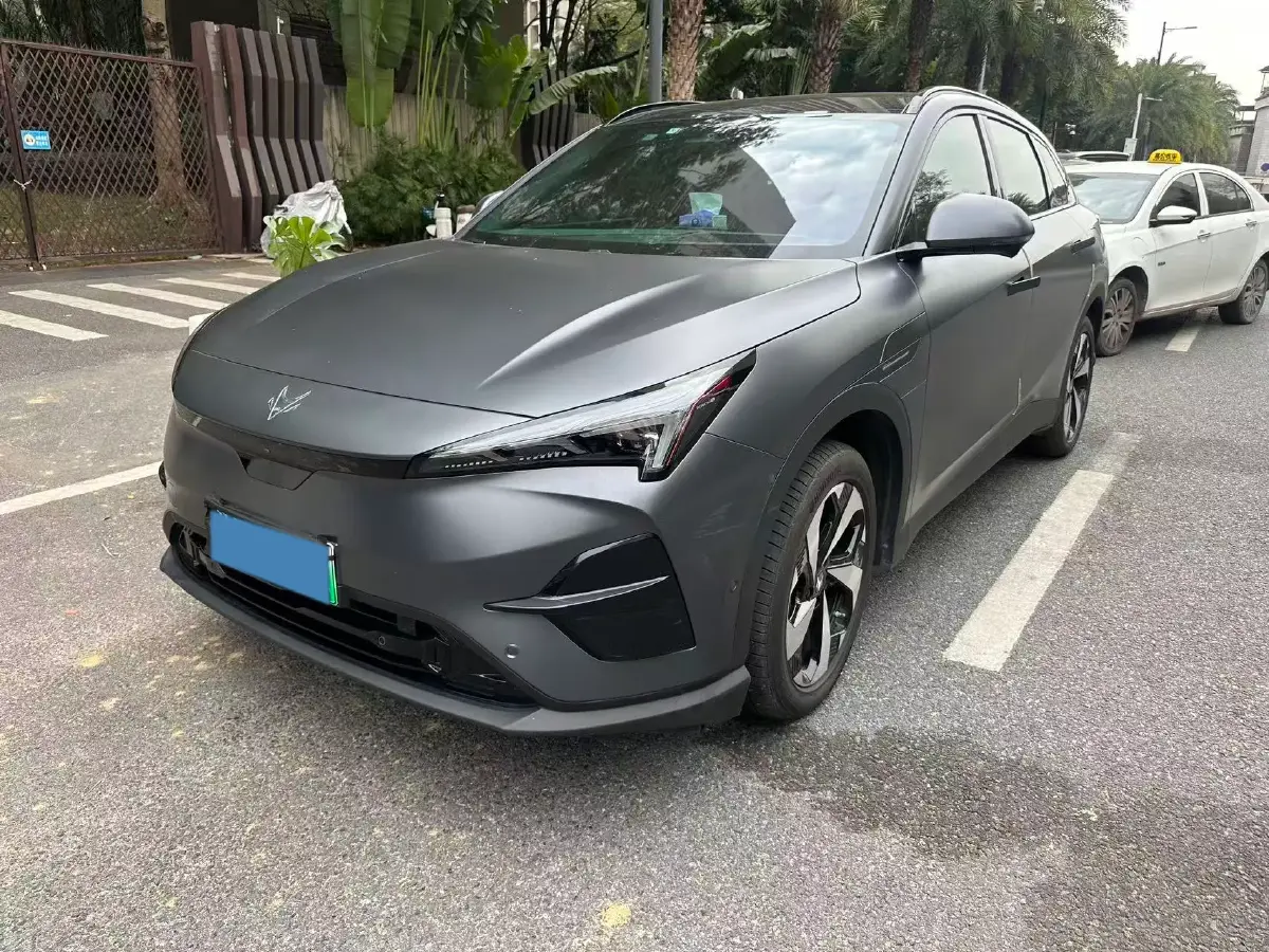 2024 HongQi H5 2.0T 224HP L4 8AT