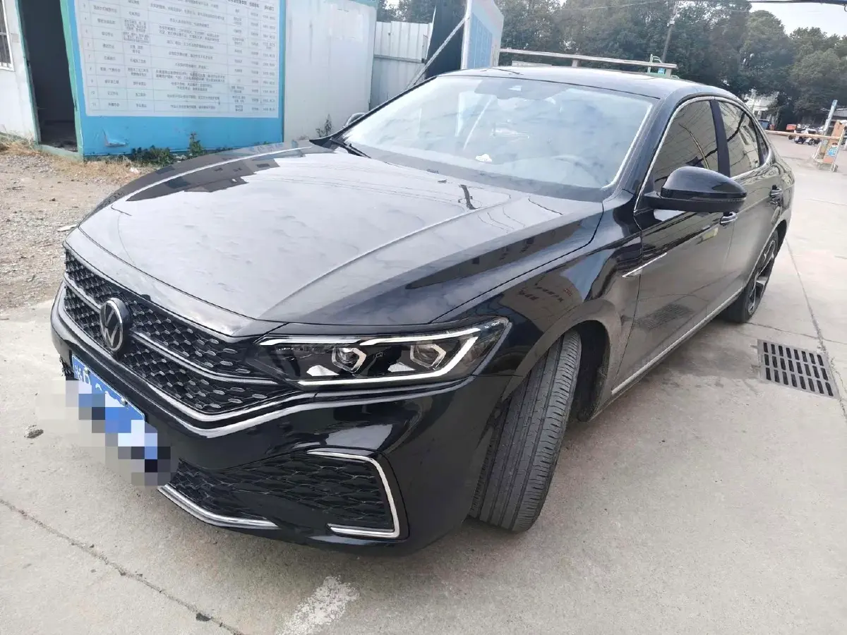 2024 Volkswagen Passat 2.0T 220HP L4 7DCT