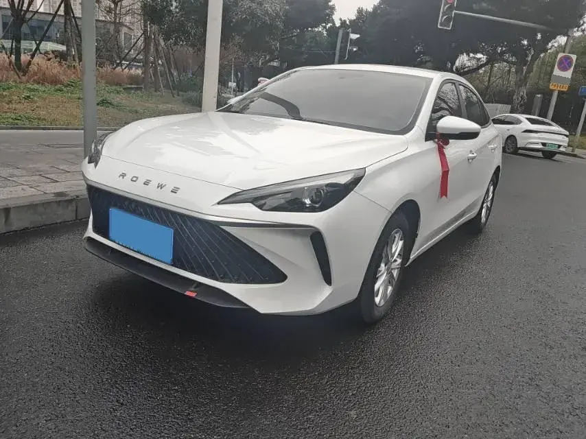 2026 Roewe i5 1.5L 129HP L4 5MT