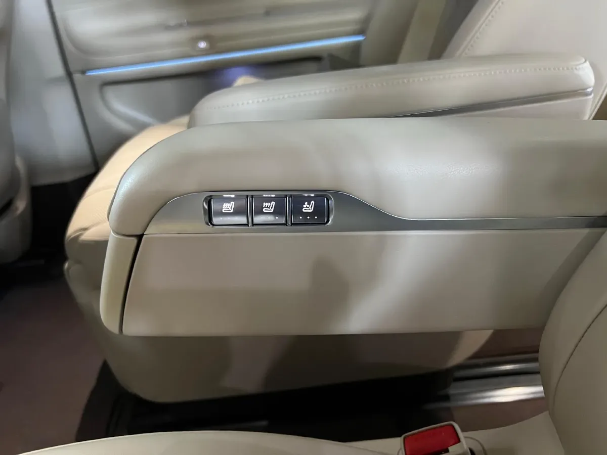 2024 AITO AITO M9 1.5T 152HP L4 REEV 42KWH,autocango,china used car exporter,china ev exporter,chinese used car exporter,chinese used ev exporter