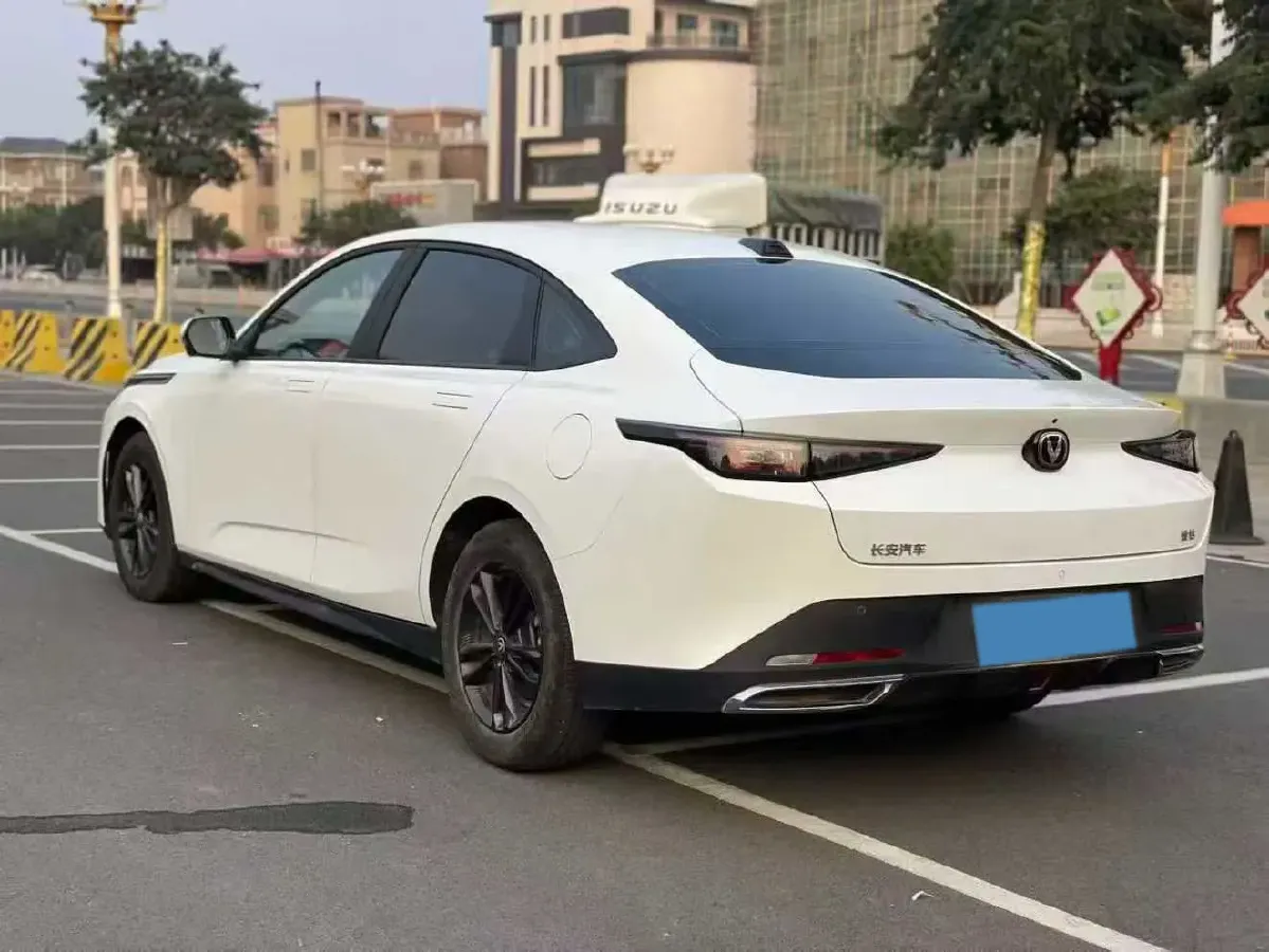 2023 ChangAn Lamore 1.5T 170HP L4 7DCT,autocango,china used car exporter,china ev exporter,chinese used car exporter,chinese used ev exporter