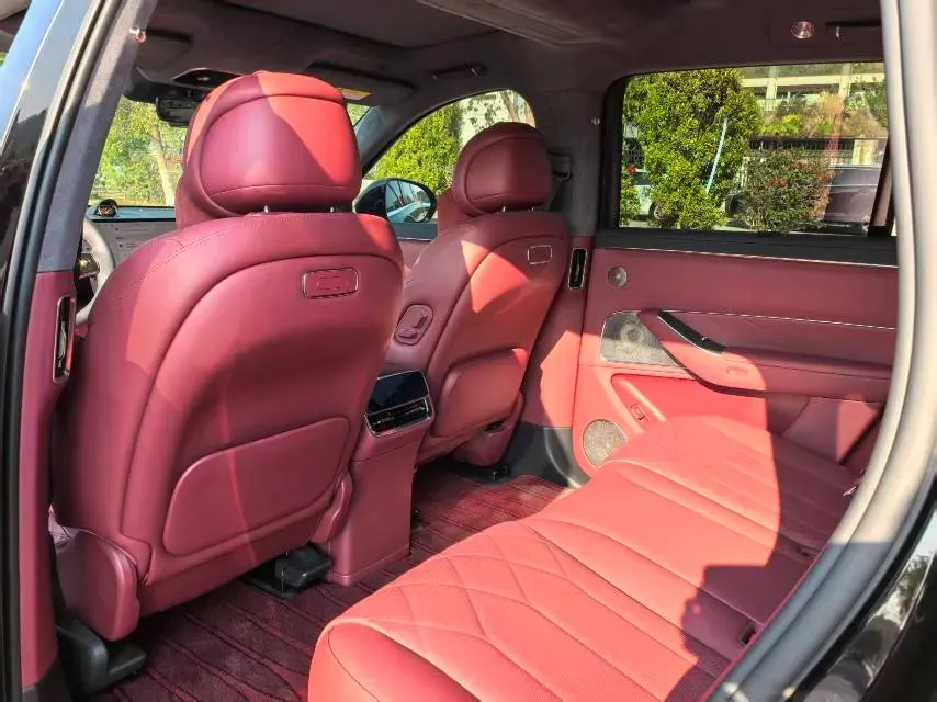 2025 AITO AITO M8 REEV 160HP REEV 53.4KWH,autocango,china used car exporter,china ev exporter,chinese used car exporter,chinese used ev exporter