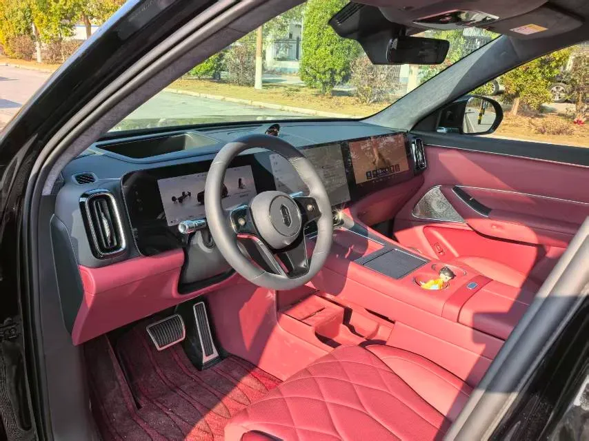 2025 AITO AITO M8 REEV 160HP REEV 53.4KWH,autocango,china used car exporter,china ev exporter,chinese used car exporter,chinese used ev exporter