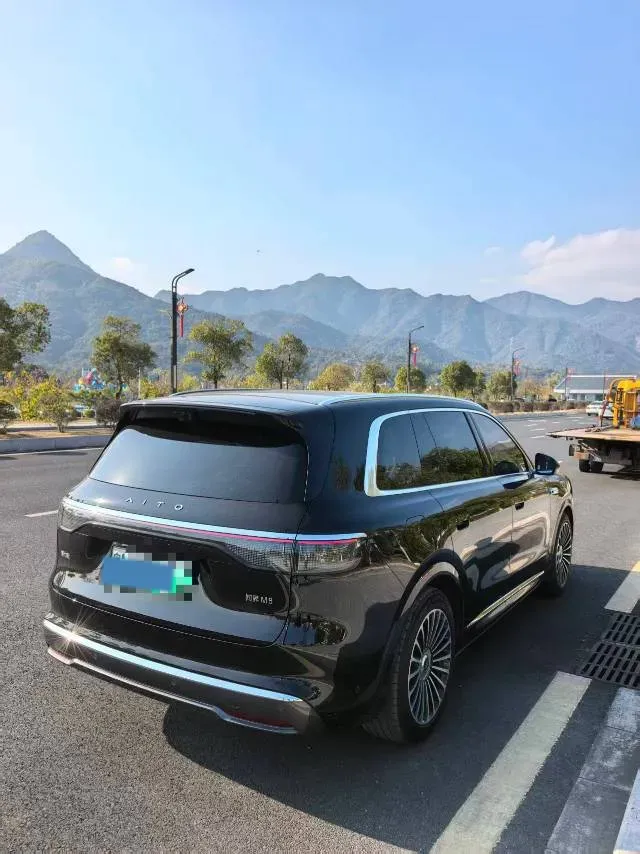 2025 AITO AITO M8 REEV 160HP REEV 53.4KWH,autocango,china used car exporter,china ev exporter,chinese used car exporter,chinese used ev exporter