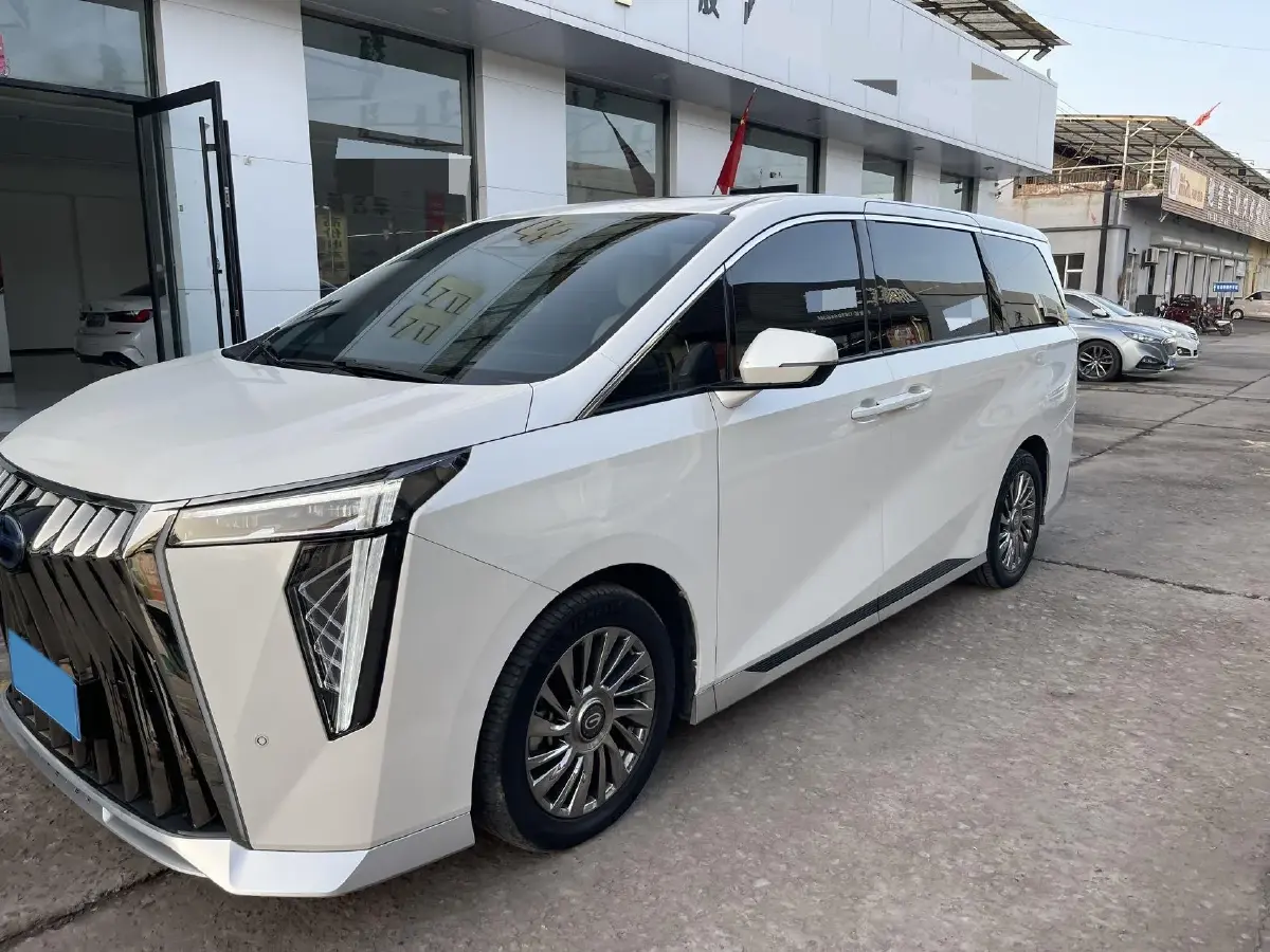 2023 GAC Trumpchi M8 2.0T 190HP L4 E-CVT Hybrid