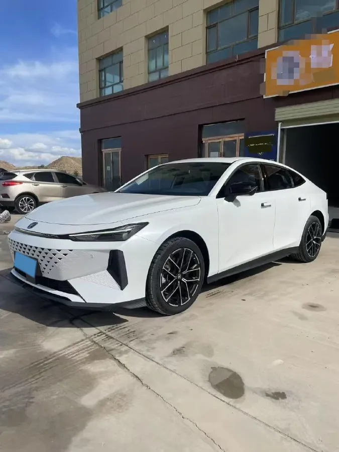 2024 ChangAn UNI-V iDD 1.5L 110HP L4 E-CVT PHEV 18.99KWH,autocango,china used car exporter,china ev exporter,chinese used car exporter,chinese used ev exporter