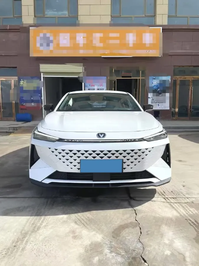 2024 ChangAn UNI-V iDD 1.5L 110HP L4 E-CVT PHEV 18.99KWH,autocango,china used car exporter,china ev exporter,chinese used car exporter,chinese used ev exporter