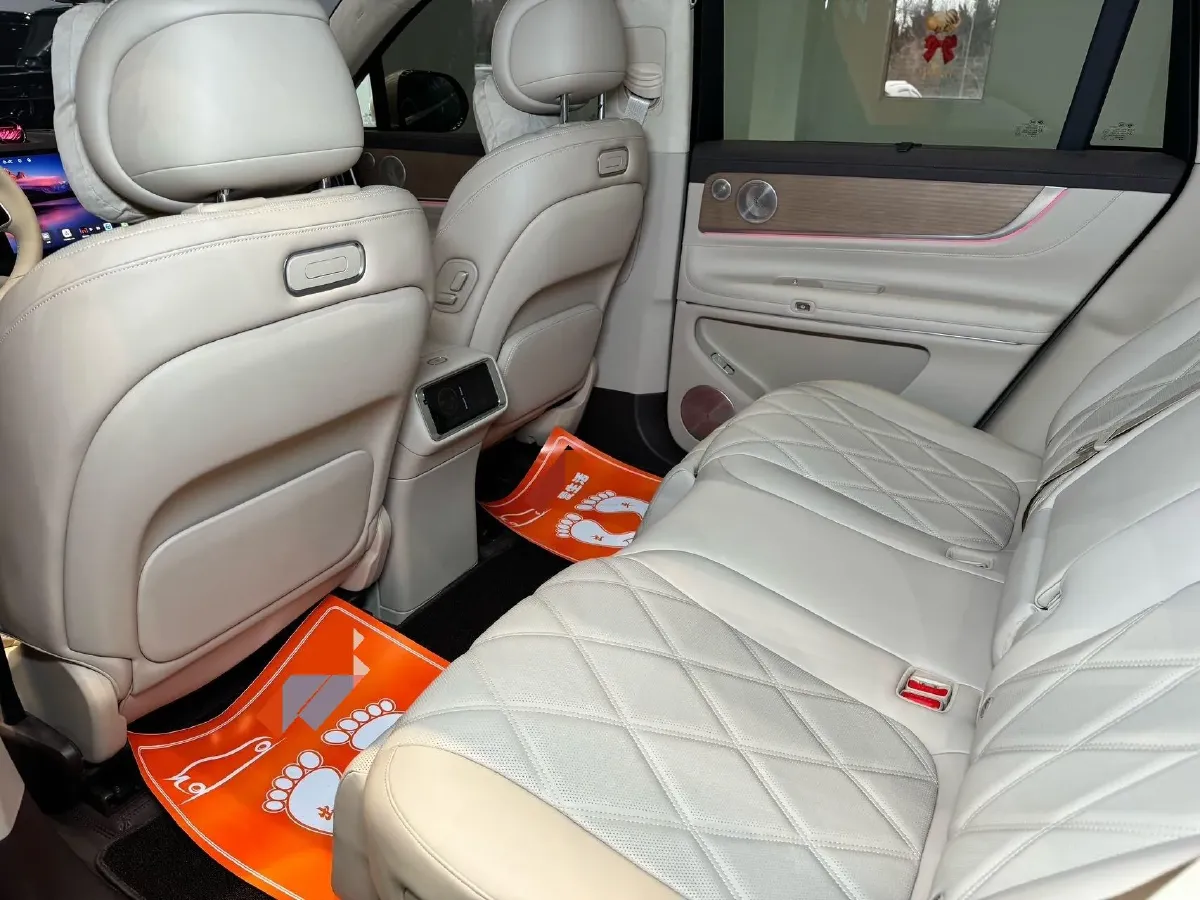 2025 AITO AITO M9 REEV 160HP REEV 52KWH,autocango,china used car exporter,china ev exporter,chinese used car exporter,chinese used ev exporter