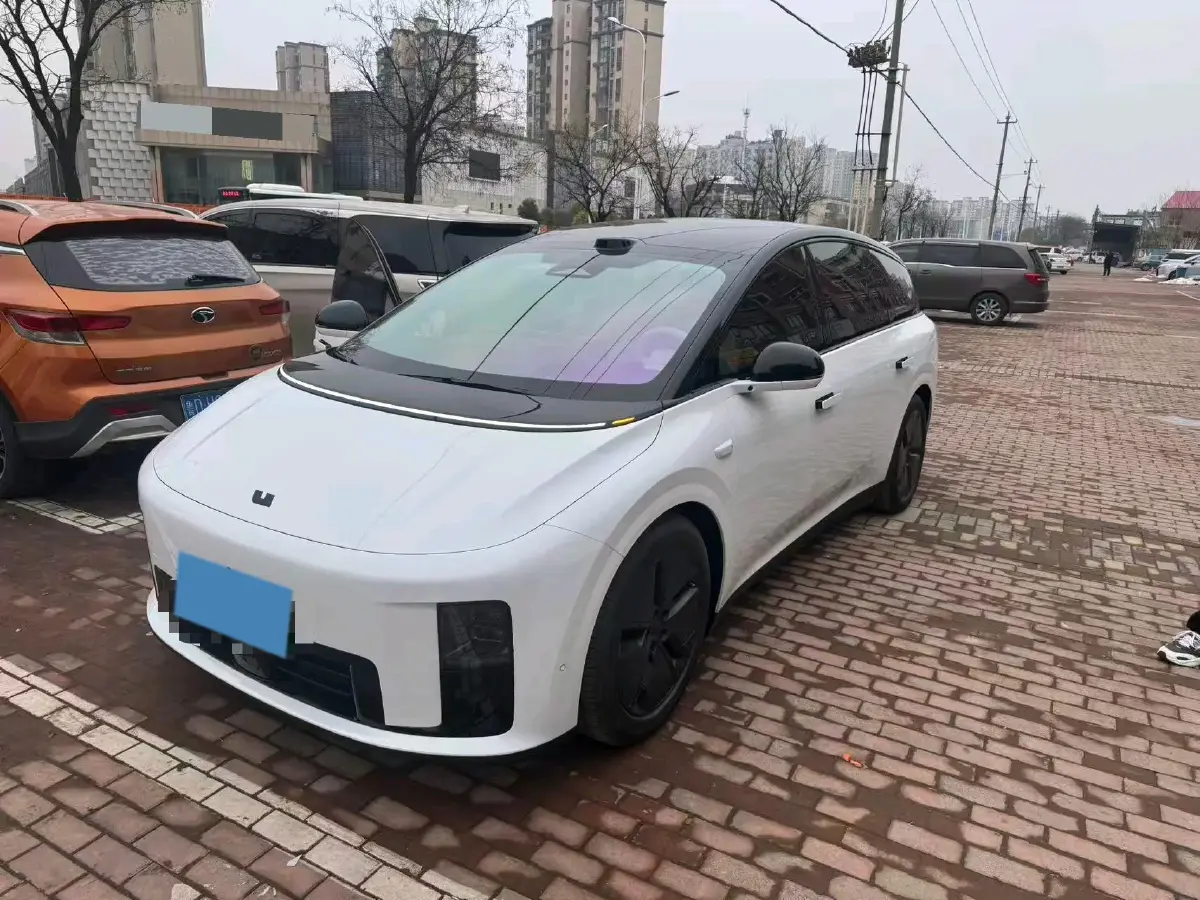 2025 Li i8 BEV