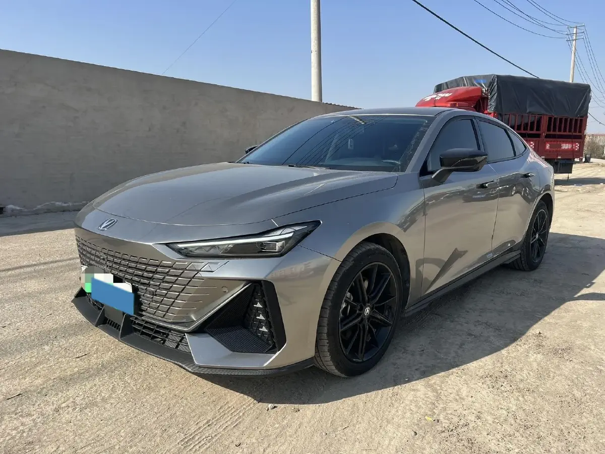 2023 ChangAn UNI-V iDD 1.5T 170HP L4 6TCT PHEV 18.4KWH