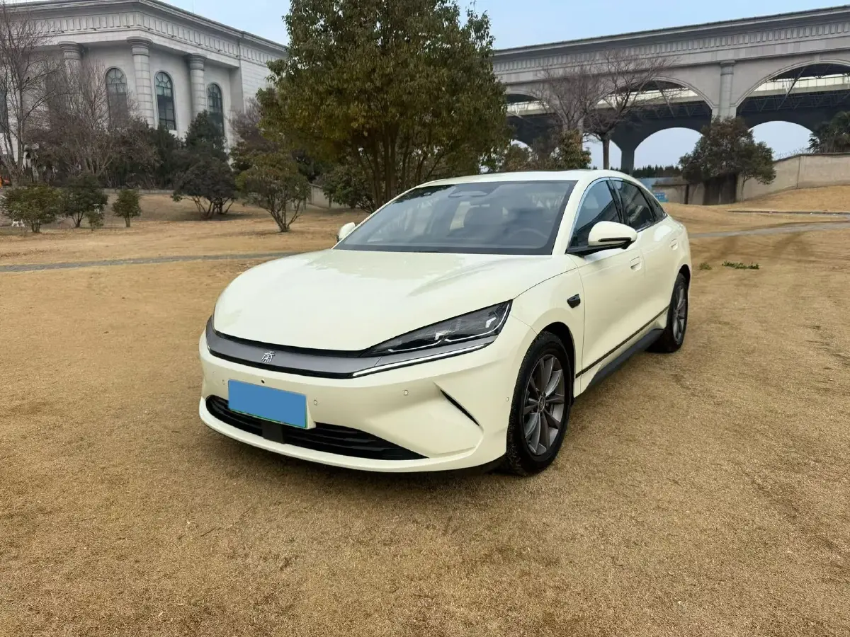 2025 BYD QinL BEV