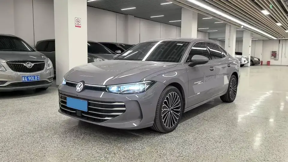 2025 Volkswagen Passat 2.0T 220HP L4 7DCT