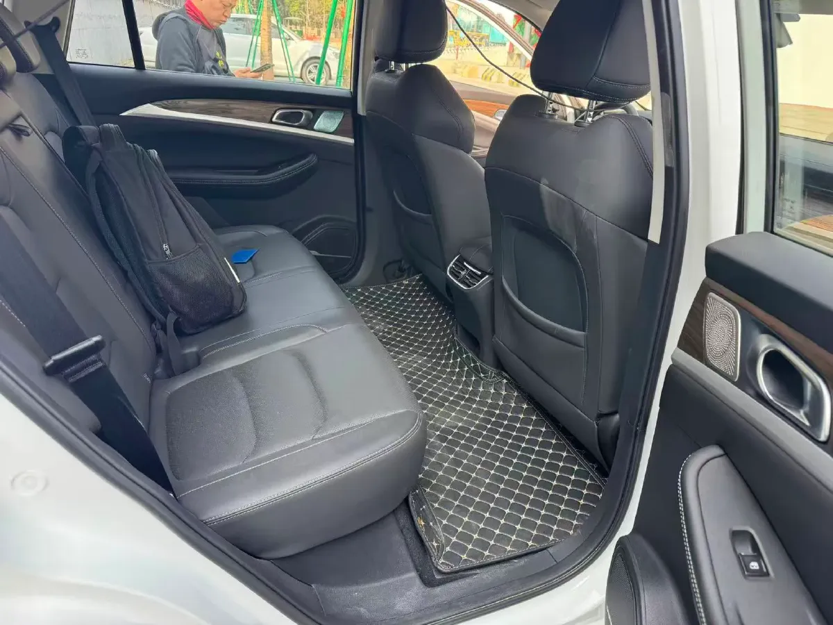 2023 Skyworth HT-i 1.5L 110HP L4 E-CVT PHEV 32.76KWH,autocango,china used car exporter,china ev exporter,chinese used car exporter,chinese used ev exporter