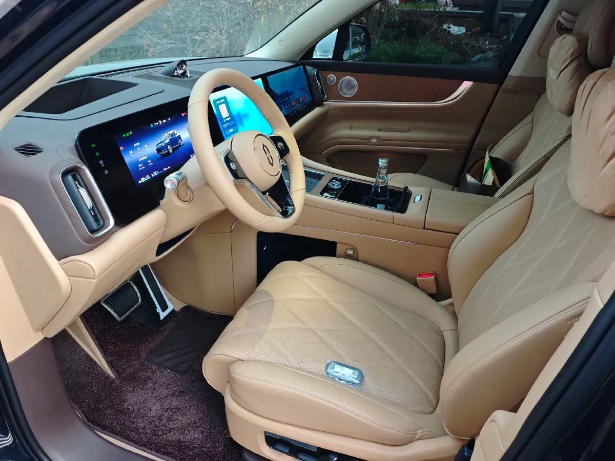 2025 AITO AITO M9 REEV 160HP REEV 52KWH,autocango,china used car exporter,china ev exporter,chinese used car exporter,chinese used ev exporter