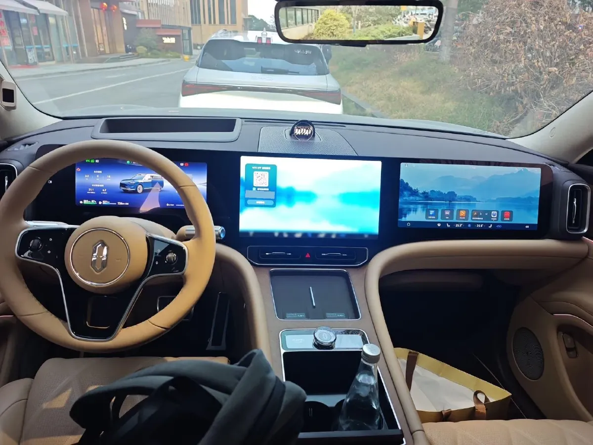 2025 AITO AITO M9 REEV 160HP REEV 52KWH,autocango,china used car exporter,china ev exporter,chinese used car exporter,chinese used ev exporter