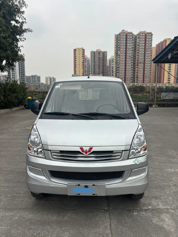 2021 WuLing RongGuang S 1.2L 76HP L4 5MT,autocango,china used car exporter,china ev exporter,chinese used car exporter,chinese used ev exporter