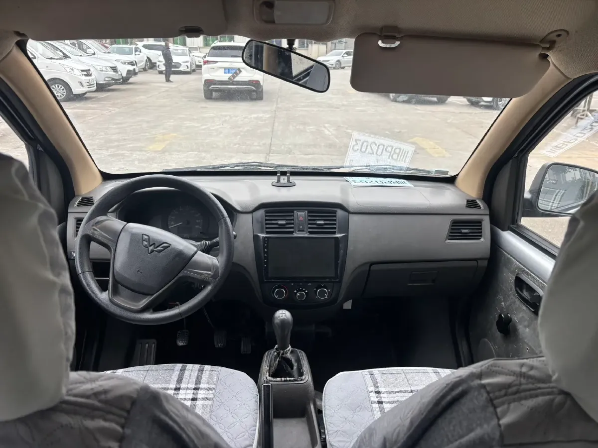 2021 WuLing RongGuang S 1.2L 76HP L4 5MT,autocango,china used car exporter,china ev exporter,chinese used car exporter,chinese used ev exporter