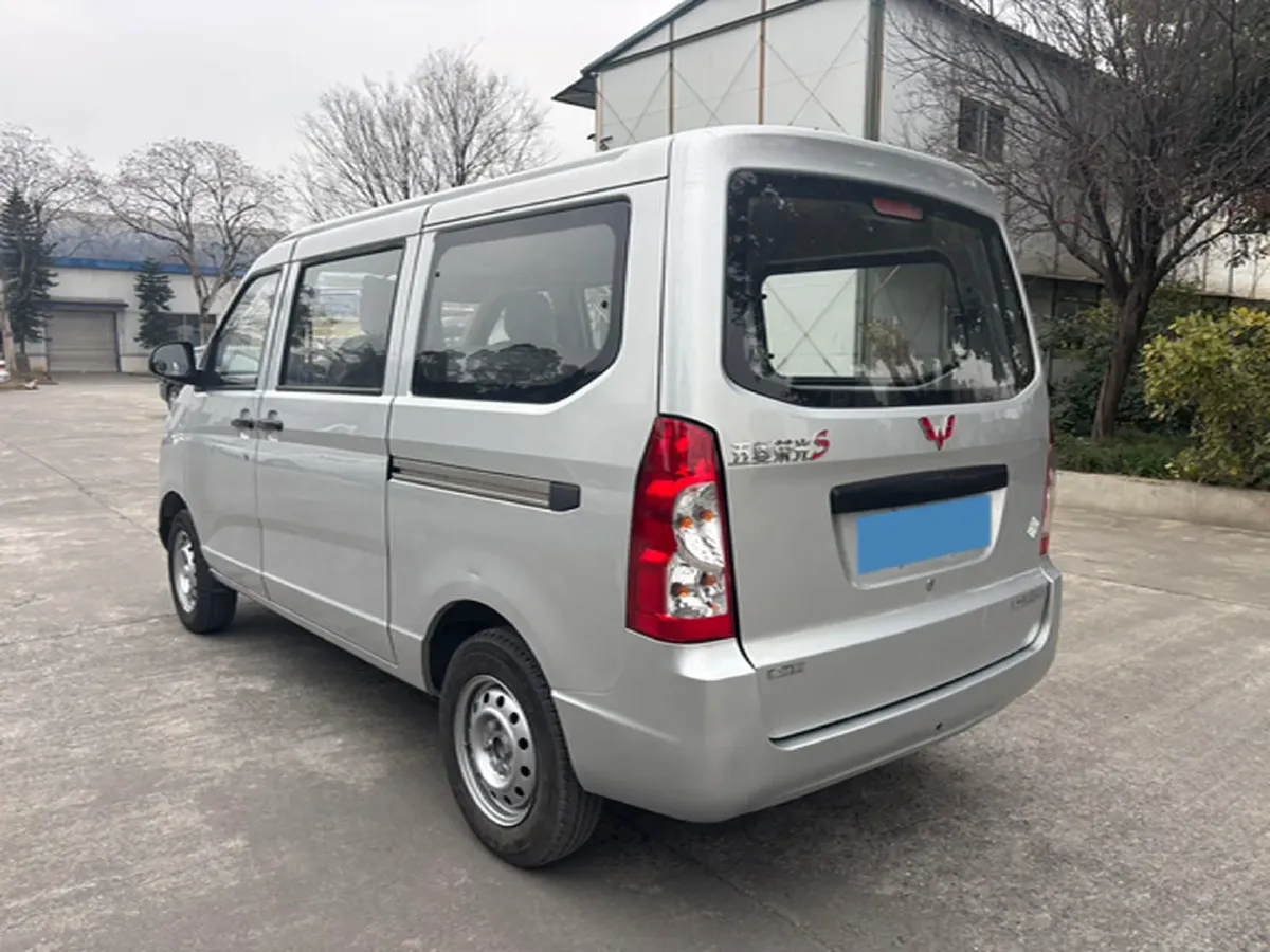 2021 WuLing RongGuang S 1.2L 76HP L4 5MT,autocango,china used car exporter,china ev exporter,chinese used car exporter,chinese used ev exporter