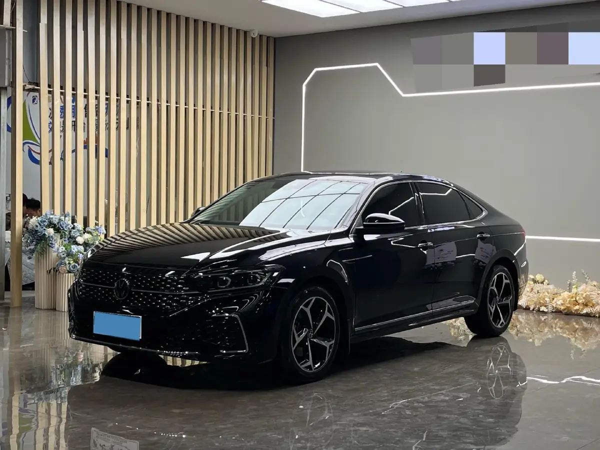 2024 Volkswagen Passat 2.0T 220HP L4 7DCT