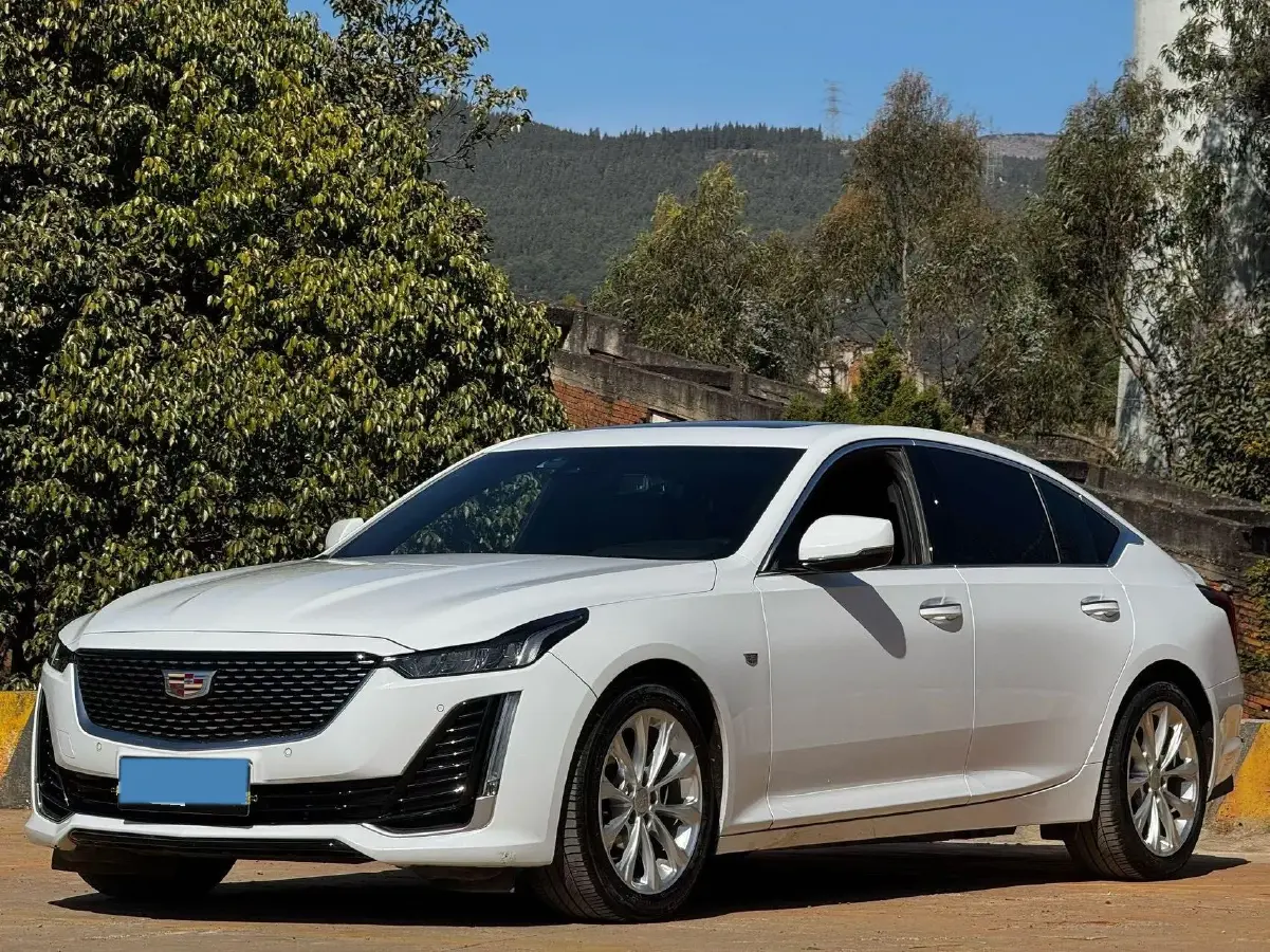 2022 Cadillac CT5 2.0T 237HP L4 10AT