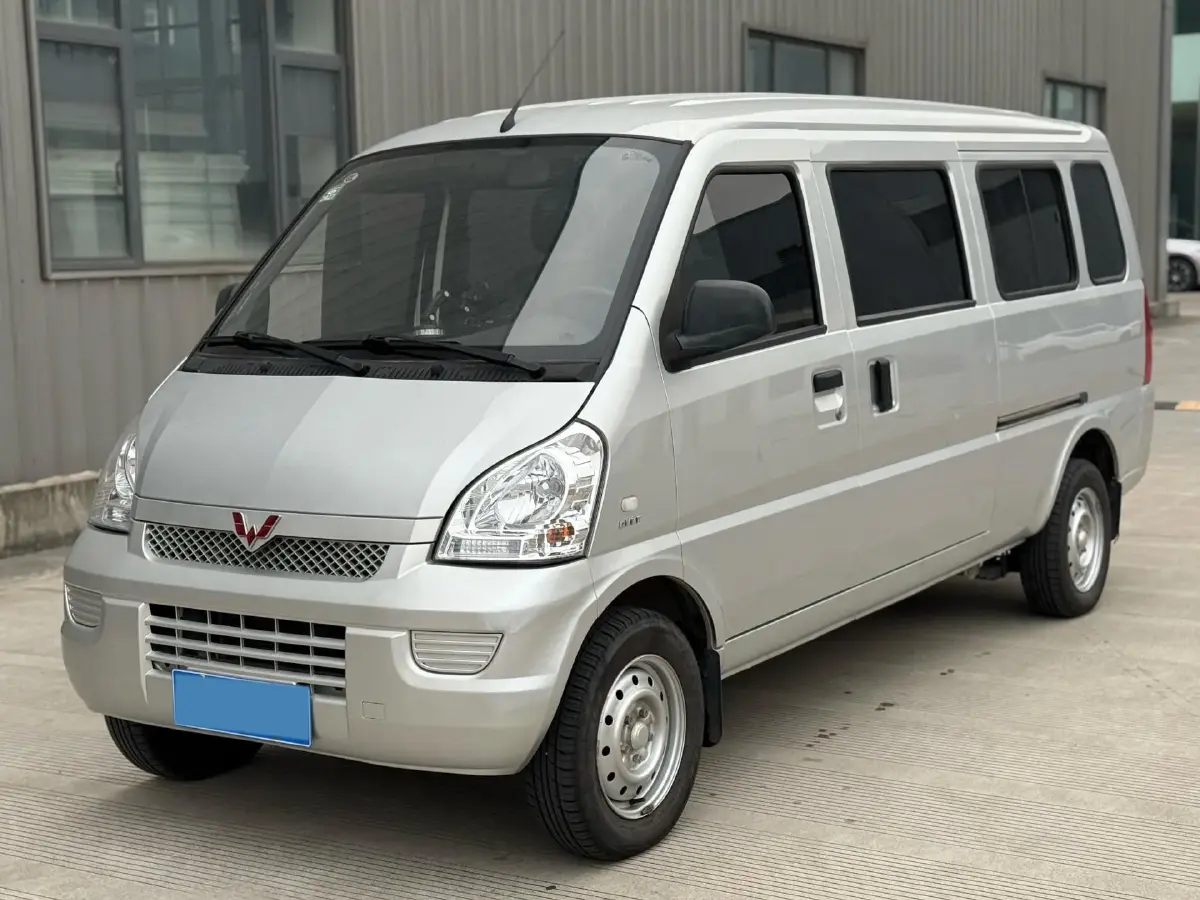 2021 WuLing RongGuang 1.5L 99HP L4 5MT