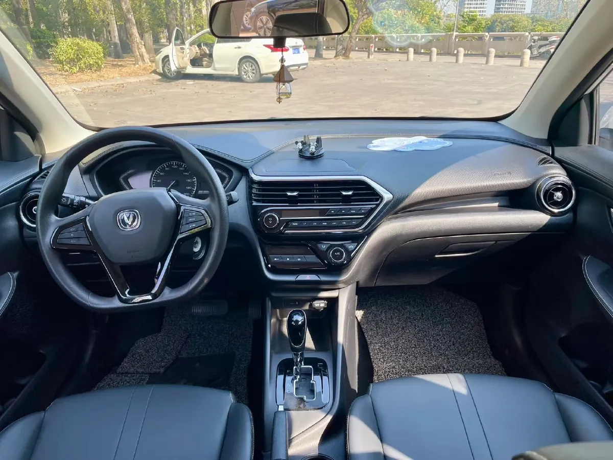 2019 ChangAn Alsvin 1.5L 107HP L4 5DCT,autocango,china used car exporter,china ev exporter,chinese used car exporter,chinese used ev exporter