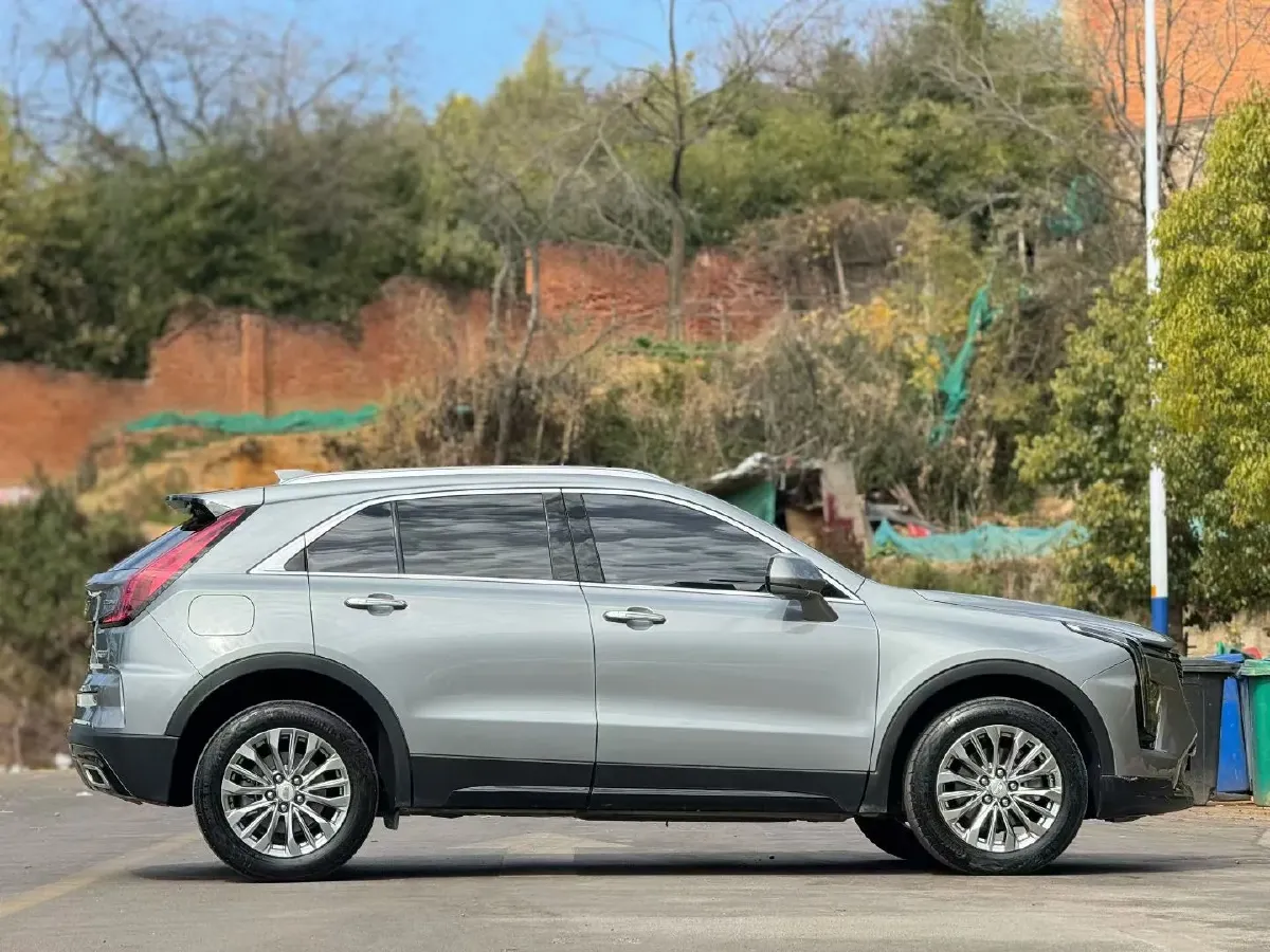 2024 Cadillac XT4 2.0T 237HP L4 9AT,autocango,china used car exporter,china ev exporter,chinese used car exporter,chinese used ev exporter