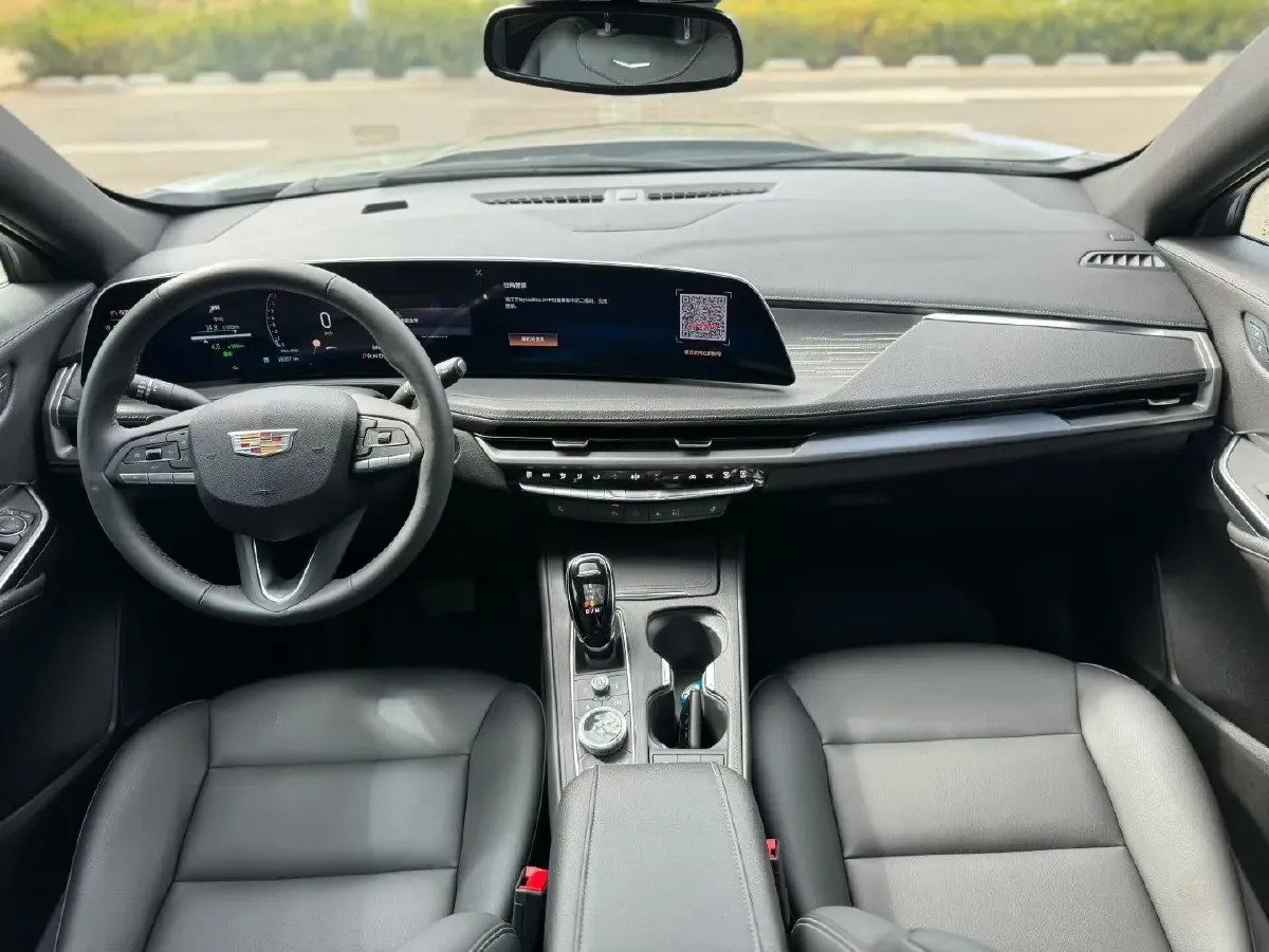 2024 Cadillac XT4 2.0T 237HP L4 9AT,autocango,china used car exporter,china ev exporter,chinese used car exporter,chinese used ev exporter